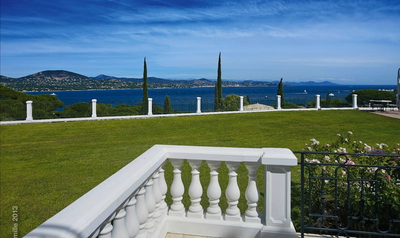 Der traumhafte Blick von der Terrassse der Superior-Suite / @ Althoff Hotel Villa Belrose