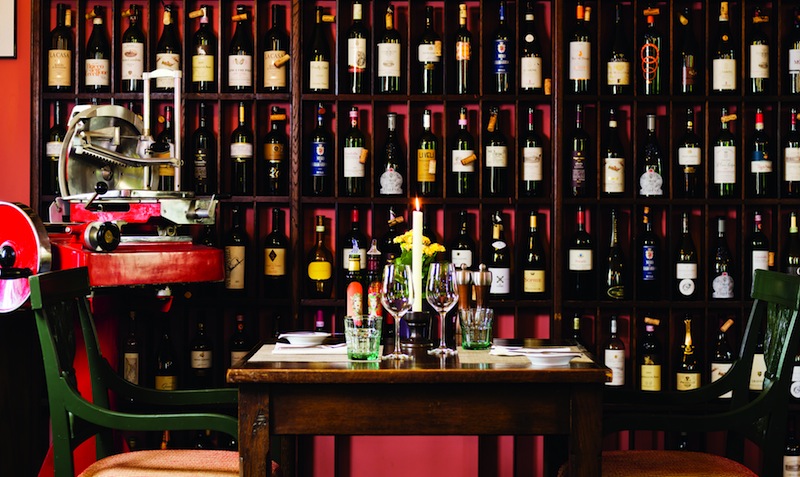 Die große Weinauswahl im Restaurant Trattoria Enoteca / © Althoff Grandhotel Schloss Bensberg