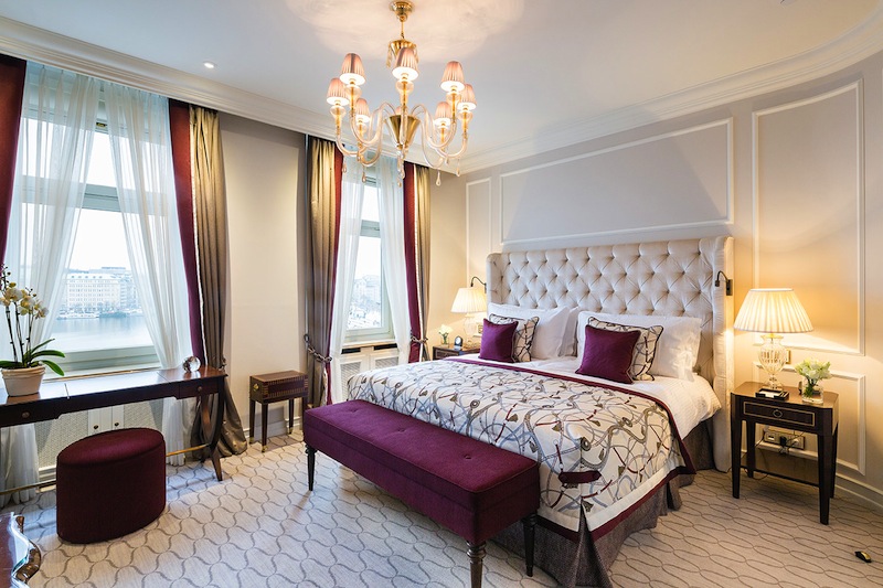 Eines der drei Schlafzimmer der Präsidenten Suite im Fairmont Hotel Vier Jahreszeiten / © Fairmont Hotel Vier Jahreszeiten / Foto Guido Leifhelm