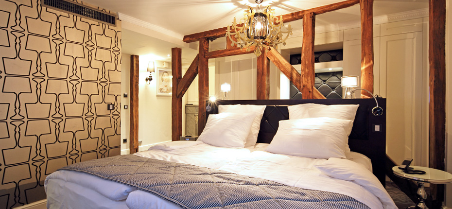 Traumhaft nächtigen in den Suiten. Hier die Suite Classic mit einem Bett von Hästings / © Hotel Le Clervaux