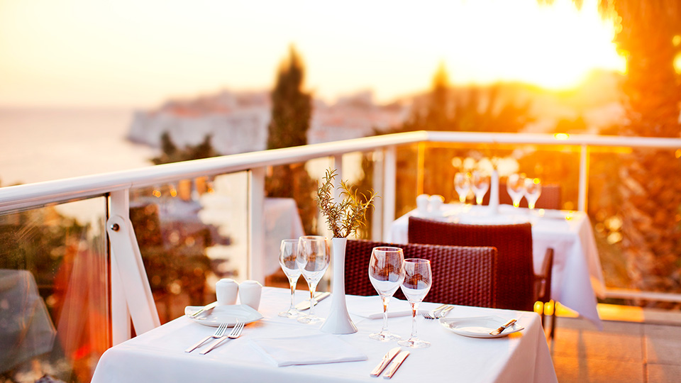 In den Adriatics Luxury Hotels in Dubrovnik scheint nicht nur die Sonne; auch erstklassigen Service und feinste Kulinarik darf der Gast hier erleben / © Adriatic Luxury Hotels