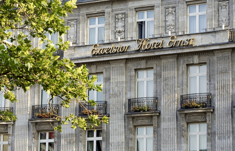 Das Excelsior Hotel Ernst wird fortlaufend renoviert - in den letzten Hundert Jahren musste es schon einiges erleiden / © Excelsior Hotel Ernst