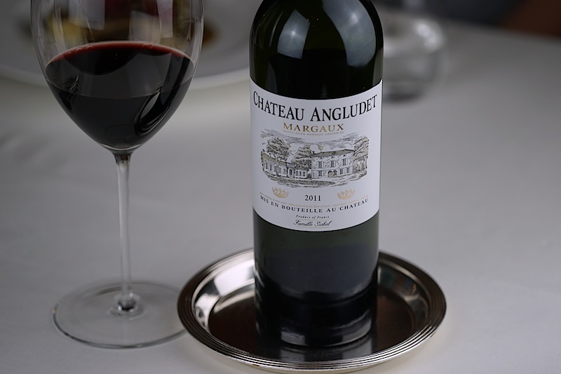 Die Trauben des Cabernet Sauvignon, Merlot, Petit Verdot sowie Cabernet Franc bilden die grundlage für diesen eleganten Rotwein des Chateau Angludet