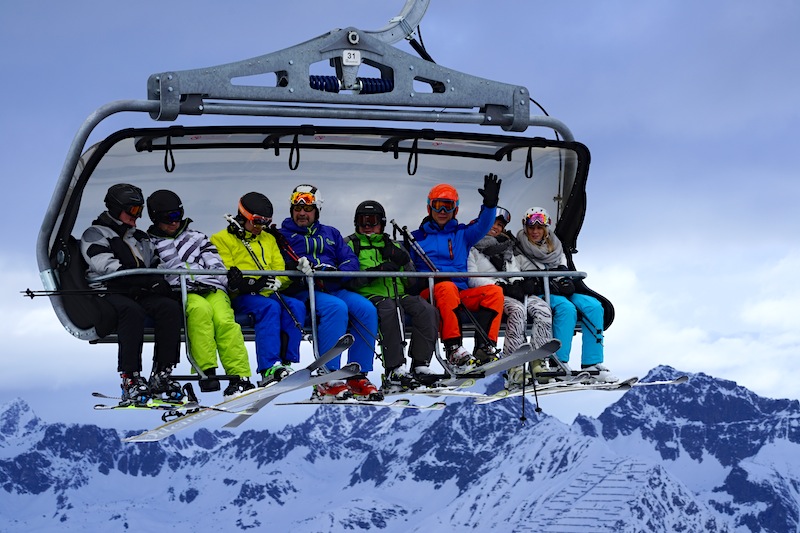 Die großen 8ter Sessellifte befördern die Schneehungrigen in Rekordzeit auf den Gipfel
