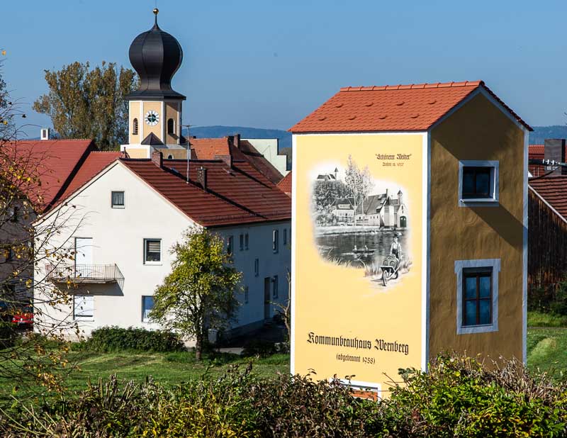 In Wernberg-Köblitz erinnert nur noch ein Umspann-Haus an das ehemalige Kommunbrauhaus, das an dieser Stelle einem Brand zum Opfer fiel