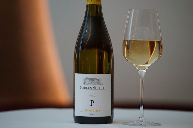 Vom Weingut Markus Molitor: Pinot Blanc „P" - Markus Molitor hat mit seinem einzigartigen Weinen das verstaubte Mosel-Image aufpoliert