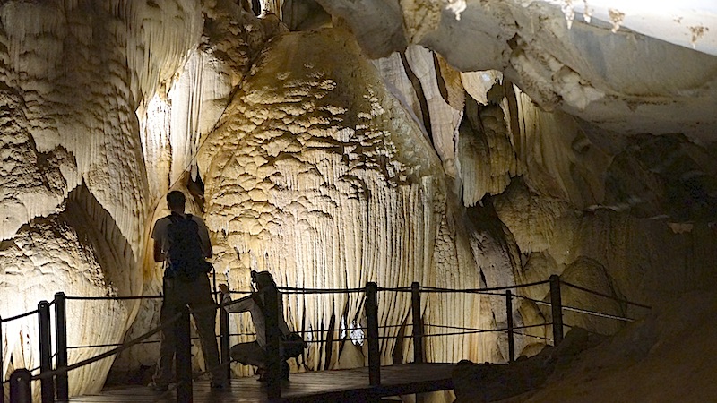 Lang Cave: Tropfsteine über Jahrtausende gewachsen und ein Beuschermagnet
