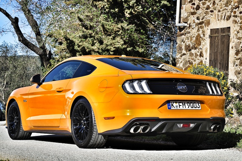 Mustang GT: Vier Auspuffrohre lassen erahnen, welche Kraft in ihm steckt