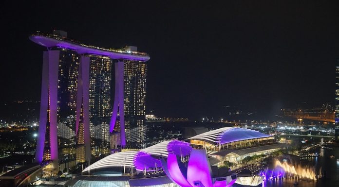Singapur zählt heute zu den bedeutensten metroplen der Welt und wächst täglich - die erhabene und moderne Architektur der Löwenstadt trägt es nach außen - wir sind Singapur!