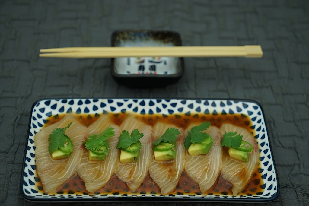 New Style Hamachi Sashimi mit Chili und Koriander - ein traumhafter Genuss