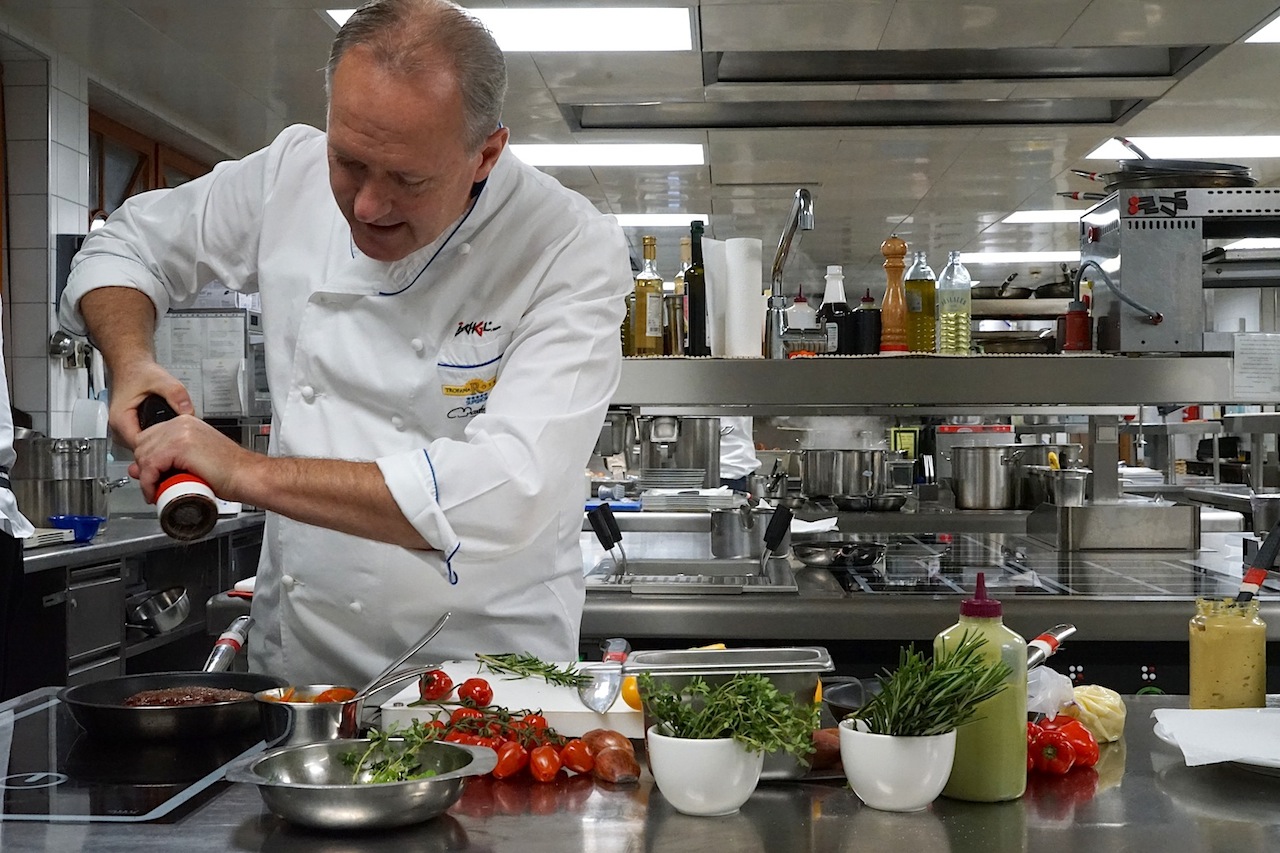 Martin Sieberer ist ein Perfektionist durch und durch. Raffinierte Küchenkreationen vom Chef de Cuisine können zu jeder Jahreszeit erwartet werden