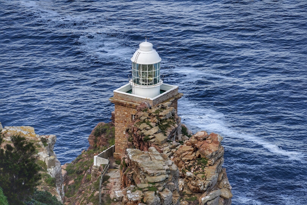 ... kleinen, vorgelagerten Leuchtturm am Cape Point