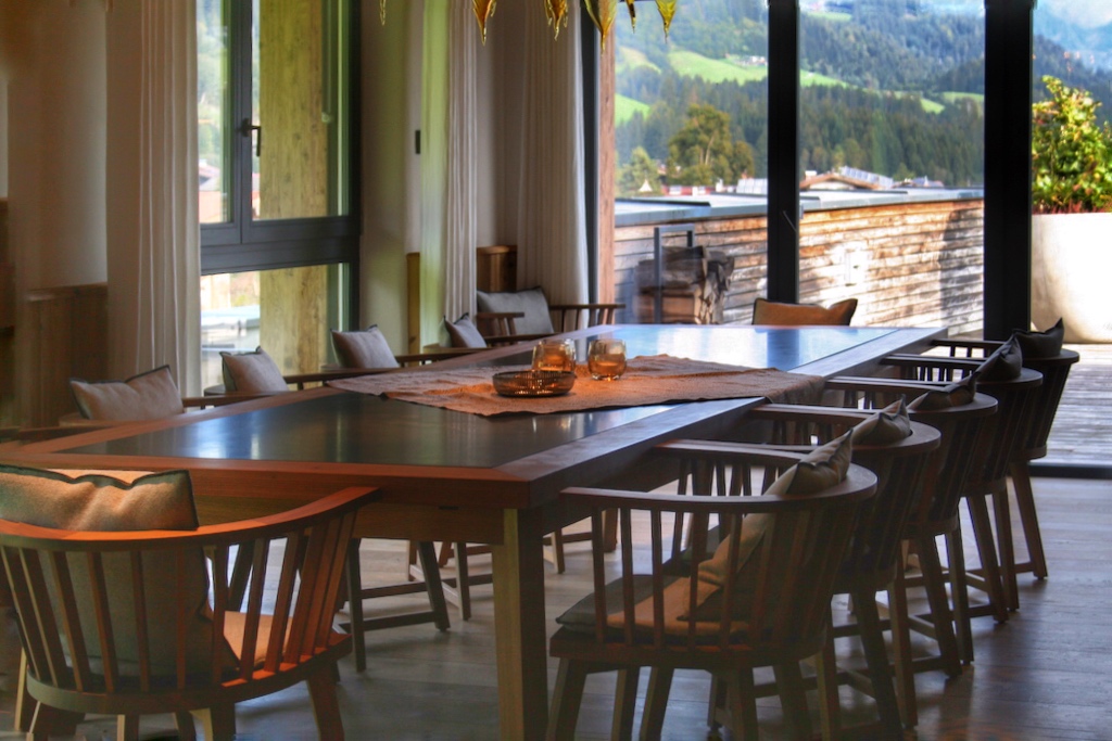 Ein besonderer Service, den man nur in der Kitzbühel Lodge genießen kann: Freunde/Familie zum Essen laden und sich mit einem Private Cook verwöhnen lassen