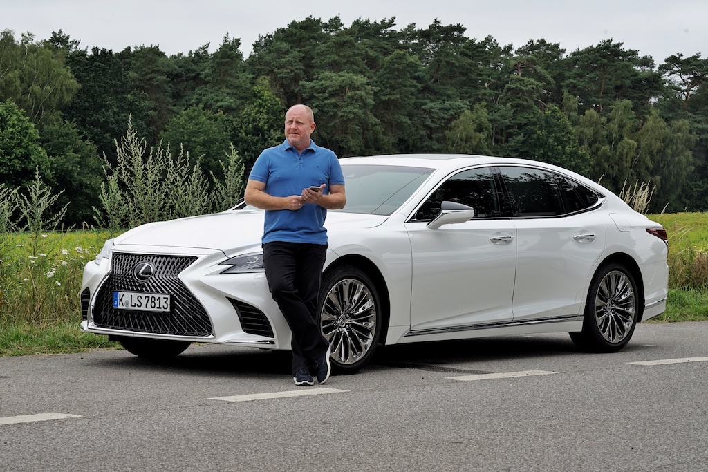 Andreas Conrad, FrontRowSociety - The Magazine Herausgeber, ist überzeugt, das Lexus mit dem LS neue Maßstäbe für luxuriöses Reisen gesetzt hat