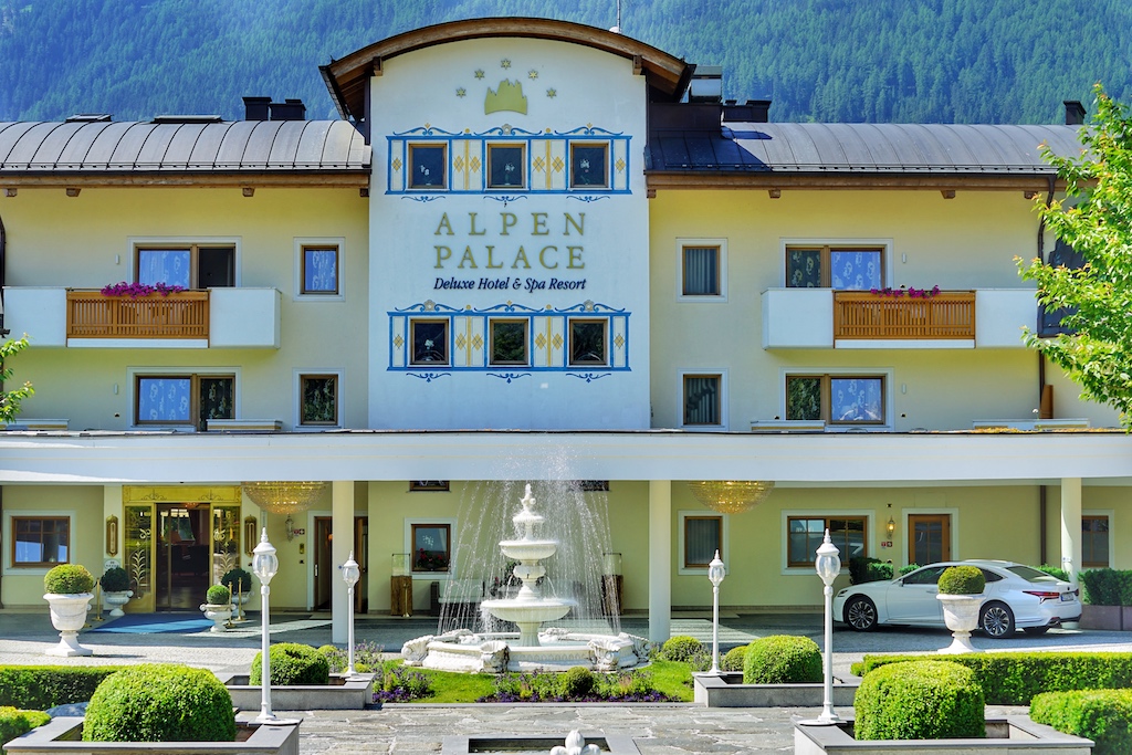 .. einen Kurzbesuch im 5 Sterne Alpenpalace Deluxe Hotel & Spa Resort im Ahrntal, welches bis 2020 ein Interieur-Refreshing erhält ...
