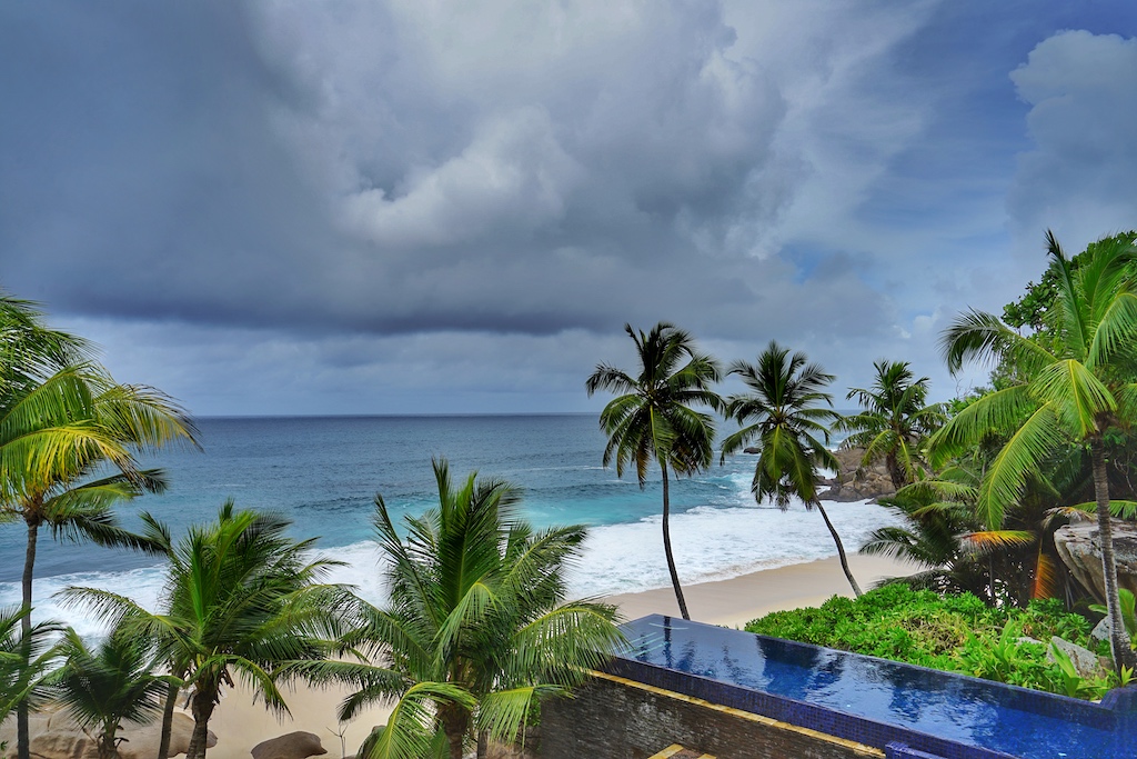 Die Größenverhältnisse kommen hier gar nicht zur Geltung: Der Infinity Pool des Banyan Tree Hotels verspricht beim Bahnenziehen einen fantastischen Blick auf den Indischen Ozean