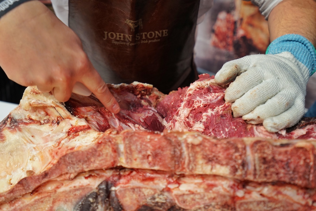 Fleischexperten, wie Allan Morris von John-Stone haben die Erfahrung, edles Fleisch perfekt zu zerlegen
