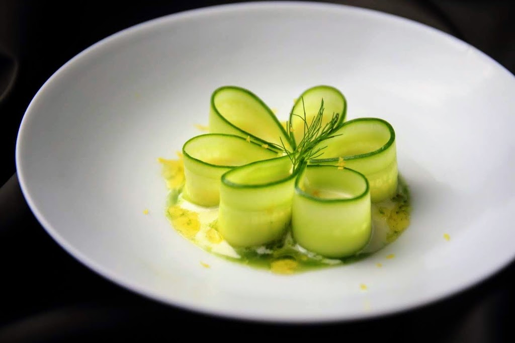 Japanische Art des Zitronen-Joghurt-Salats mit Gurke