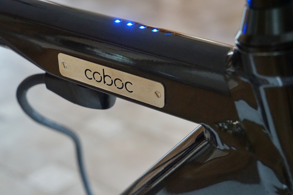 Wer genau hinschaut, kann an diesen Leuchtdioden ausmachen, dass es sich um ein E-Bike handelt - denn die Optik lässt es nicht auf den ersten Blick vermuten