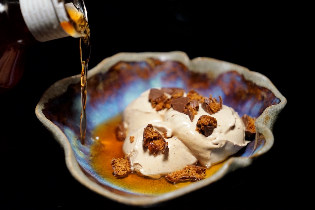 Der nussig-vanillige Kakaolikör schmeckt perfekt zu Lebkuchen-Eiscréme