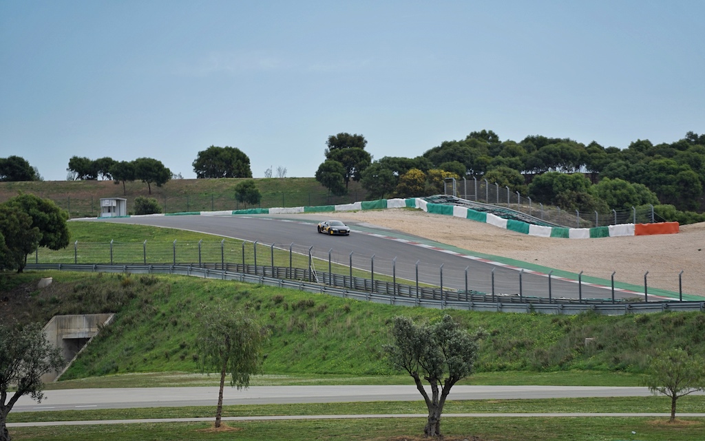 Auf dem Kurs nahe Portimão fuhren letzten Jahr noch die Boliden der Formel 1, nun finden die Testfahrten des Reifenherstellers Continental statt
