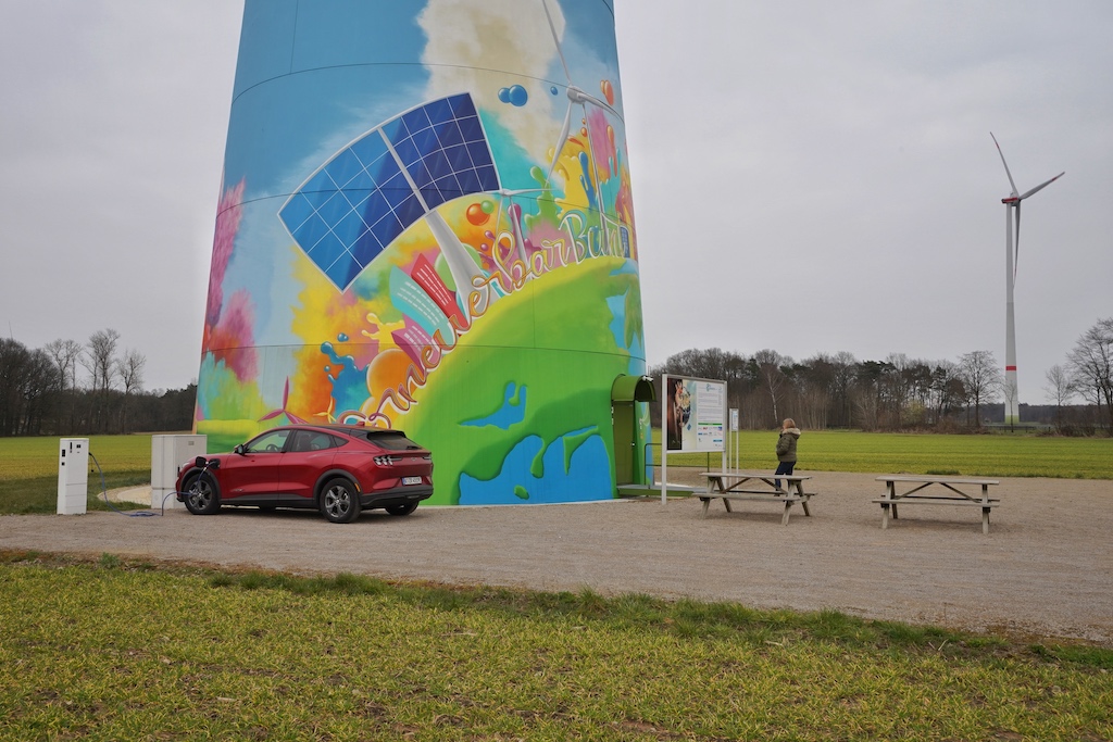 Beim Eventpoint "360° Energiewelten" in Heiden kann man sein E-Auto kostenfrei laden