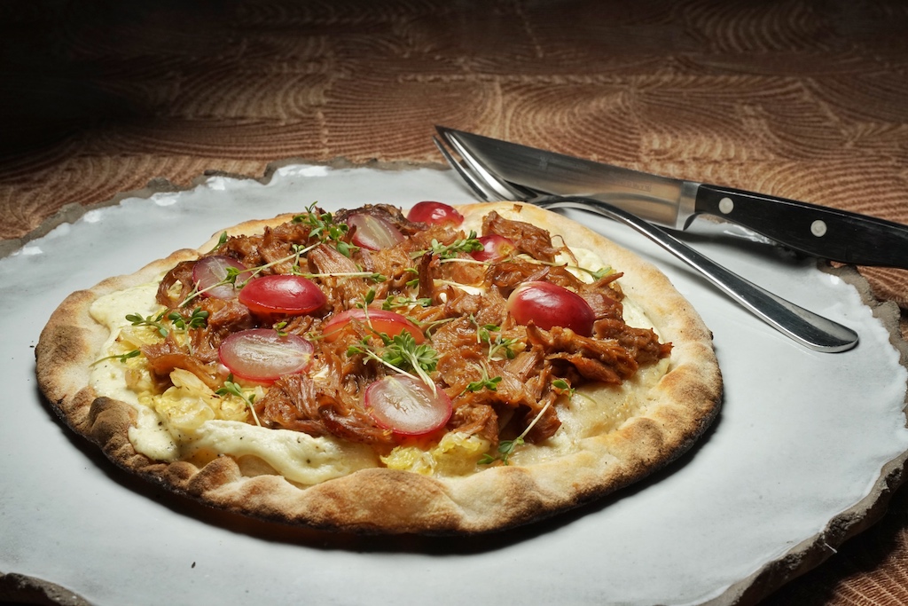 Auch in der eigenen Küche sind kreative Lösungen gefragt: Pulled Duck Pizza mit