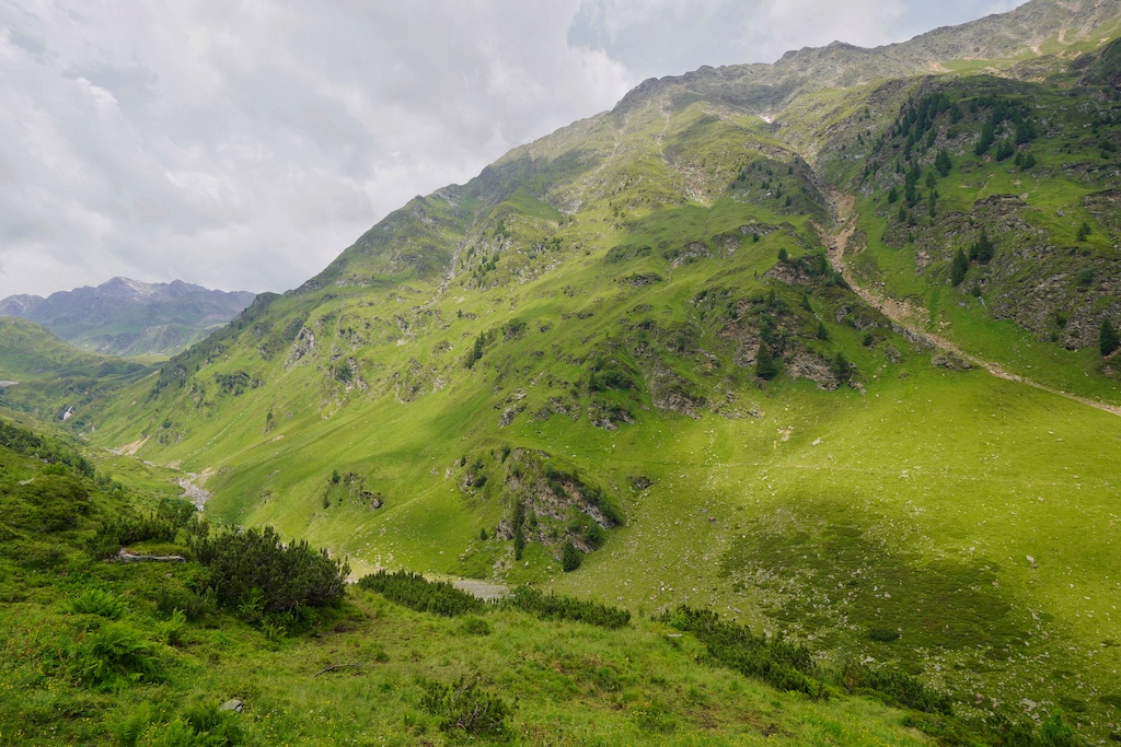 Durch atemberaubende Natur geht es von Ridnaun/Maiern hinauf zum Poschhausstollen auf über 2.000 Meter Höhe