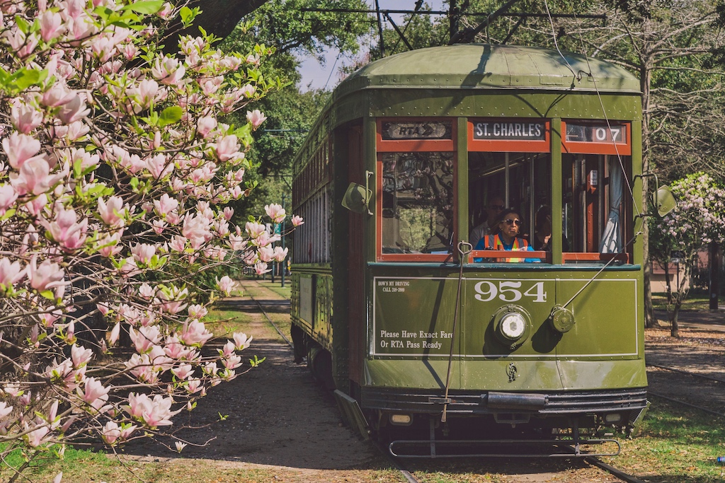 Die historische St. Charles Streetcar Line bringt Passagiere schon seit 1835 an ihr Ziel