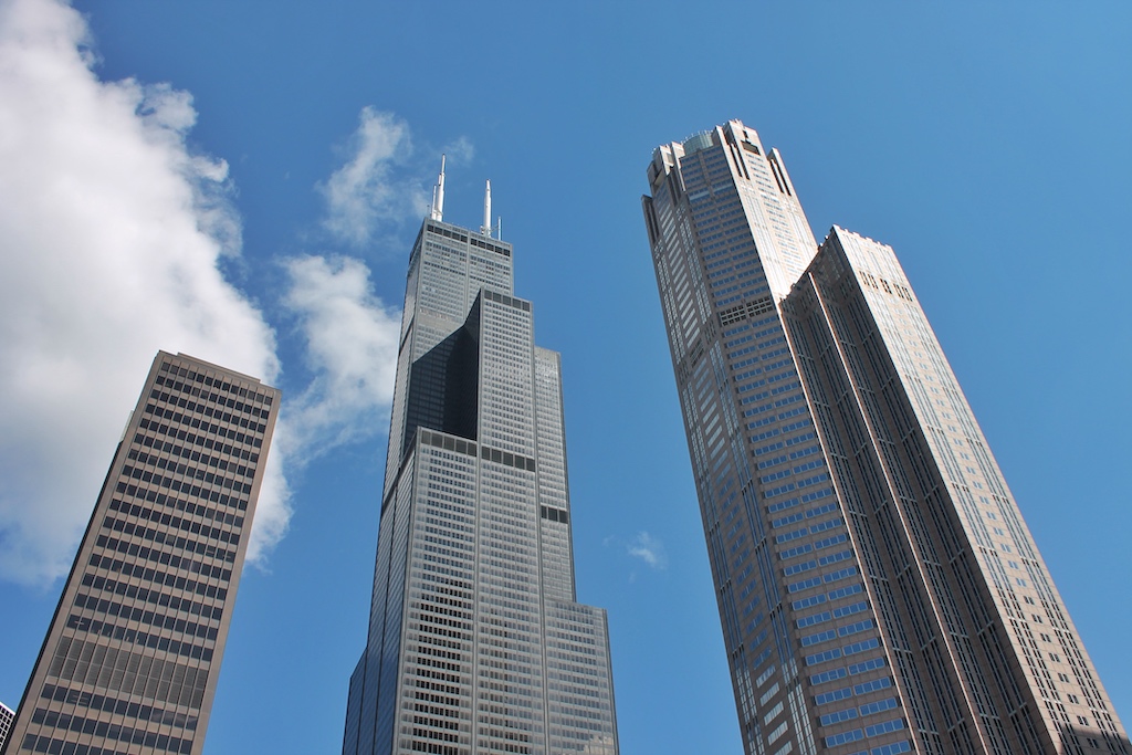 Er überragt einfach alle: Der Willis Tower in Chicago hat 108 Etagen und war lange der höchste Wolkenkratzer der Welt