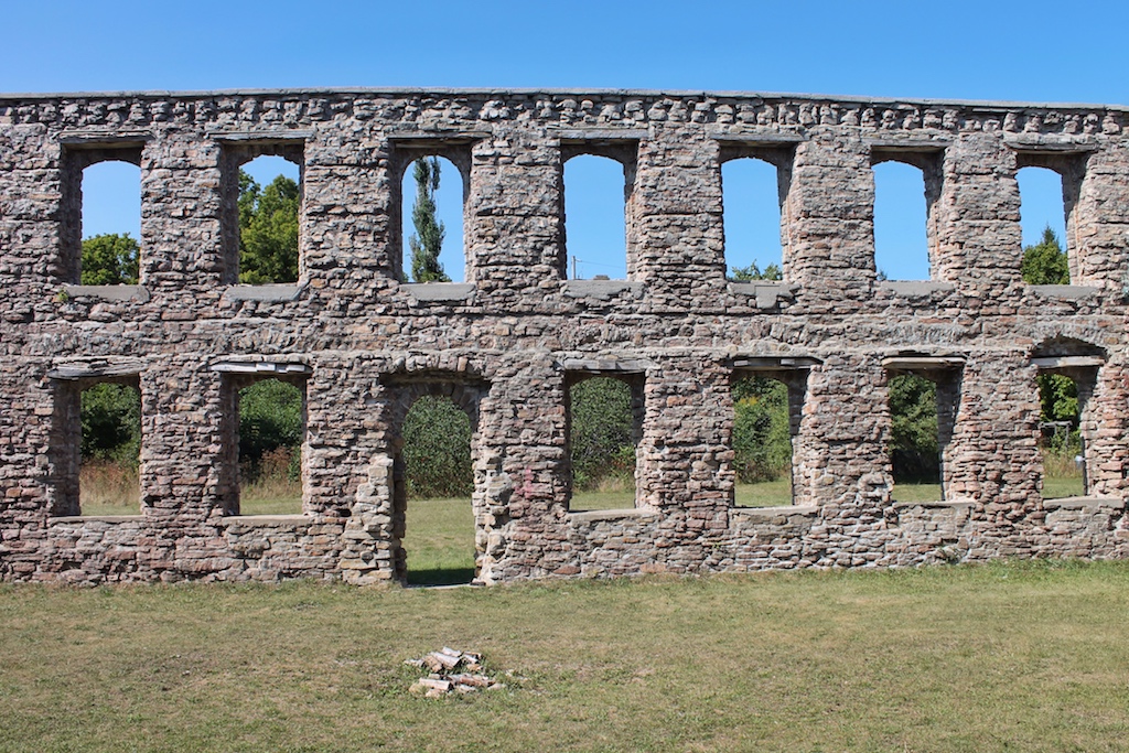 In Wiikwemkoong stand eine der ersten Internatsschulen im Gebiet der Großen Seen. Diese Ruine erinnert an ein düsteres Kapitel der kanadischen Geschichte
