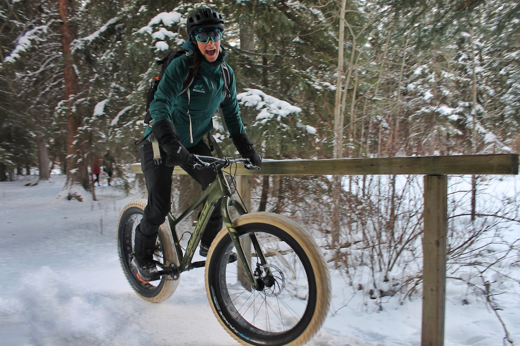 Dank Clare McCann kann man im Banff National Park auch bei eisigen Temperaturen Fahrradfahren