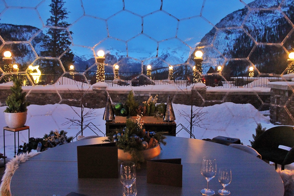 Während Alberta Food Tours für private Gruppen ab 8 Personen konzipiert ist, gibt es im Dome auf Wunsch ein romantisches 7-Gänge-Menü für Zwei