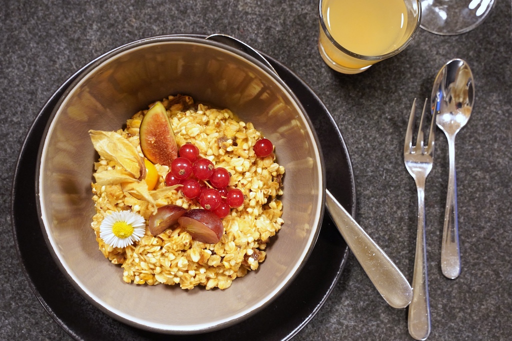 Fast jeden Tag kann das basische Frühstück anders gestaltet werden. Wie wäre es mit einem gekeimten Mehrkorn Müsli