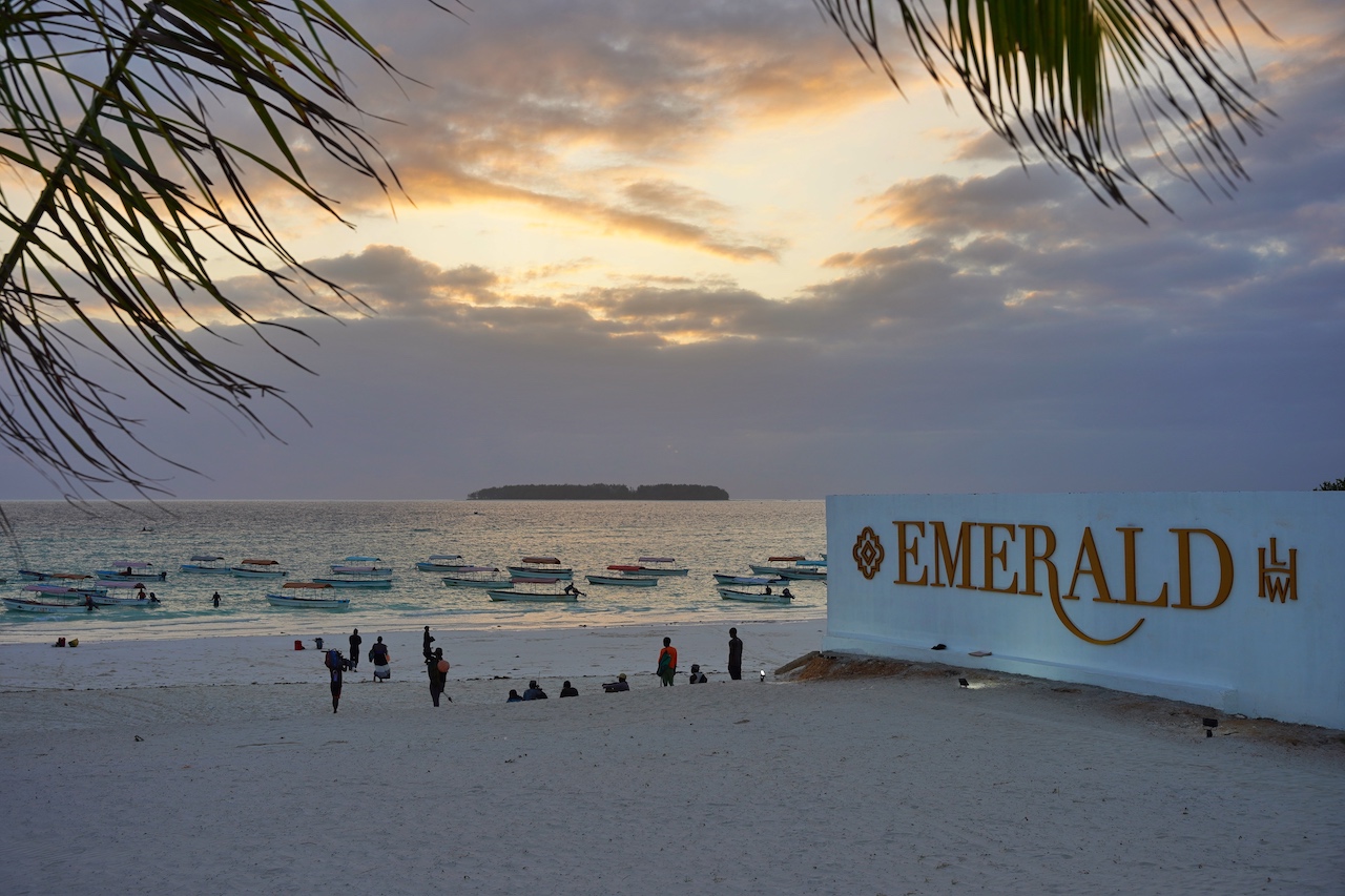 Direkt am Sandstrand Muyuni gelegen: Willkommen im exklusiven Emerald Zanzibar Resort & Spa