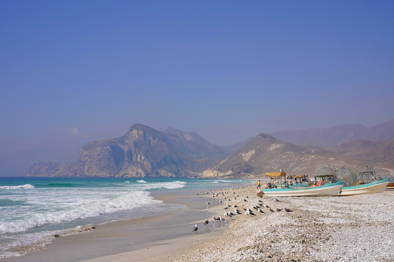Der Oman von seiner anderen Seite, weite Strände und türkisfarbenes Wasser..
