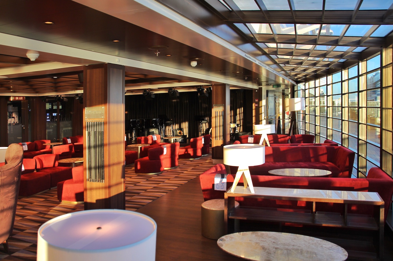 Die schöne Seaview Lounge ist einer der wenigen ruhigen Rückzugsorte auf der quirligen MSC SEASIDE