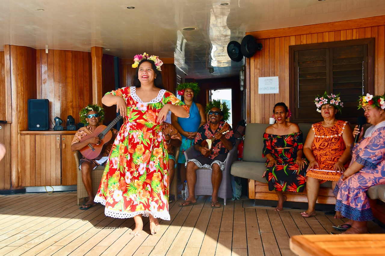 Tanz, Gesang und Modenschau: Das Entertainment ist typisch polynesisch