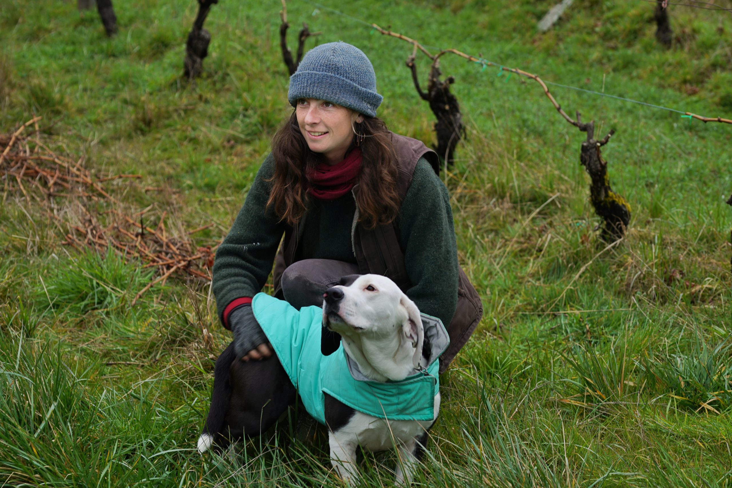 Assistentin Kayla Beebe kennt jede Weinrebe auf dem Areal von Bainbridge Vineyards persönlich