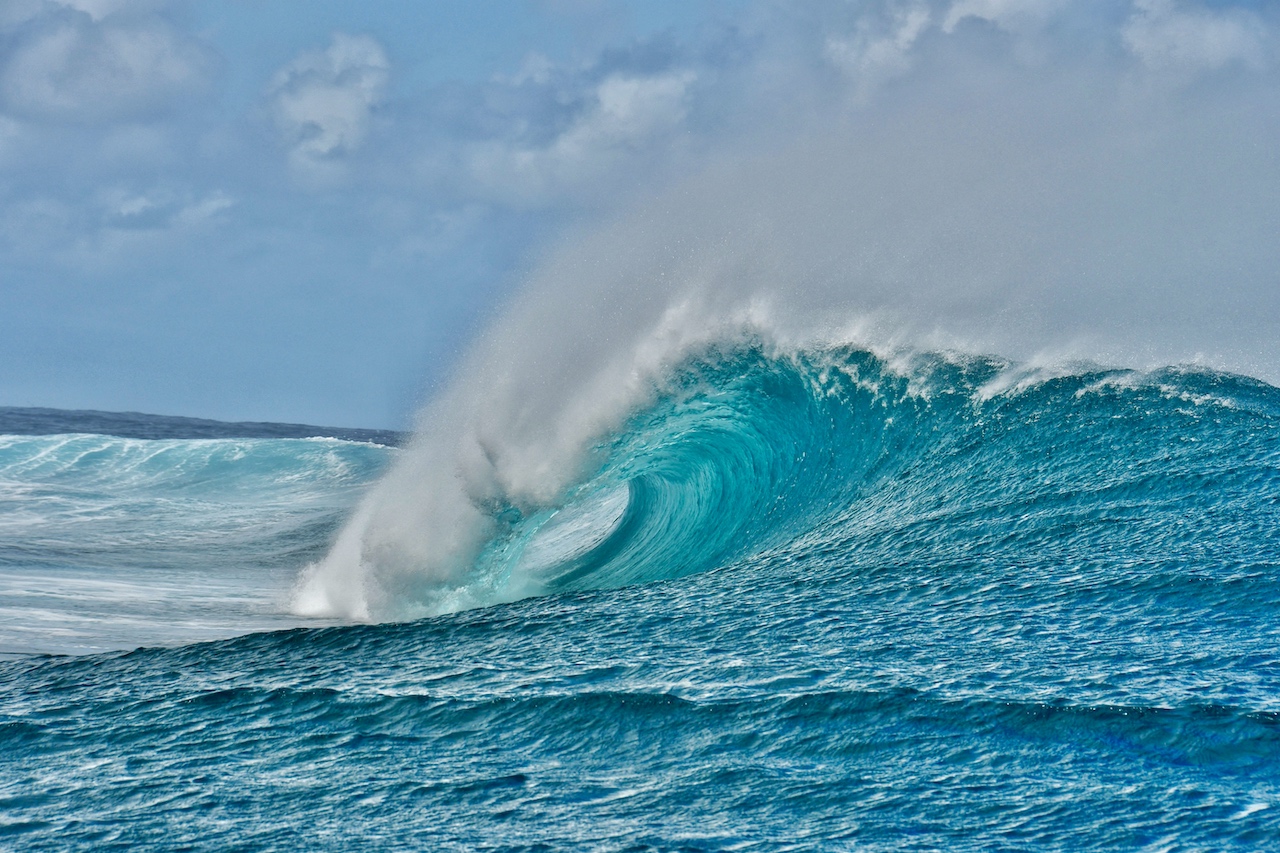 Die riesigen Wellen von Teahupo´o machen Tahiti-Iti zu einem internationalen Hotspot für Wellenreiten