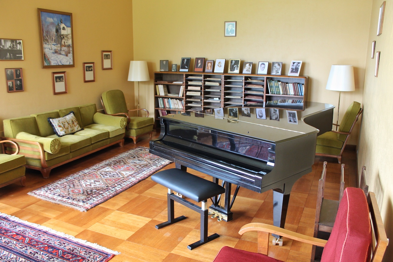 In Rachmaninoffs Studio ist Platz für maximal 35 Personen