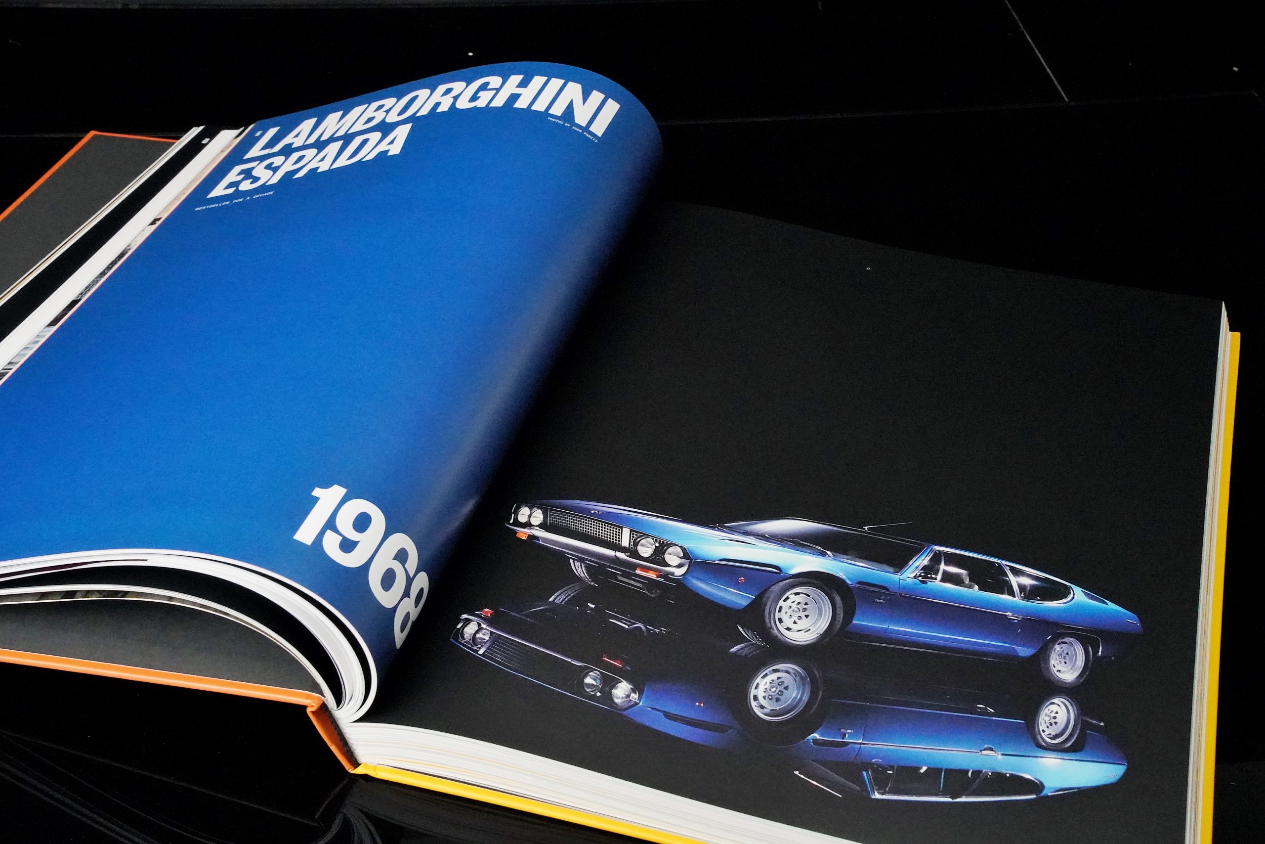 The Lamborghini Book ist gefüllt mit emotionalen Fotos, ...