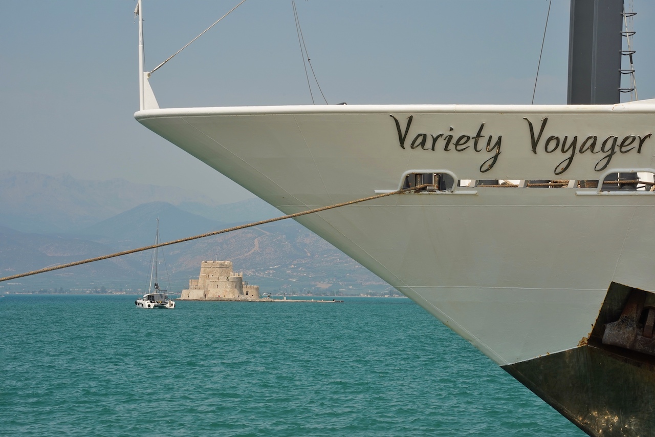 Unsere Mega Yacht Variety Voyager hat angelegt, im Hafen von Napflio und nun geht es auf Erkundungstour
