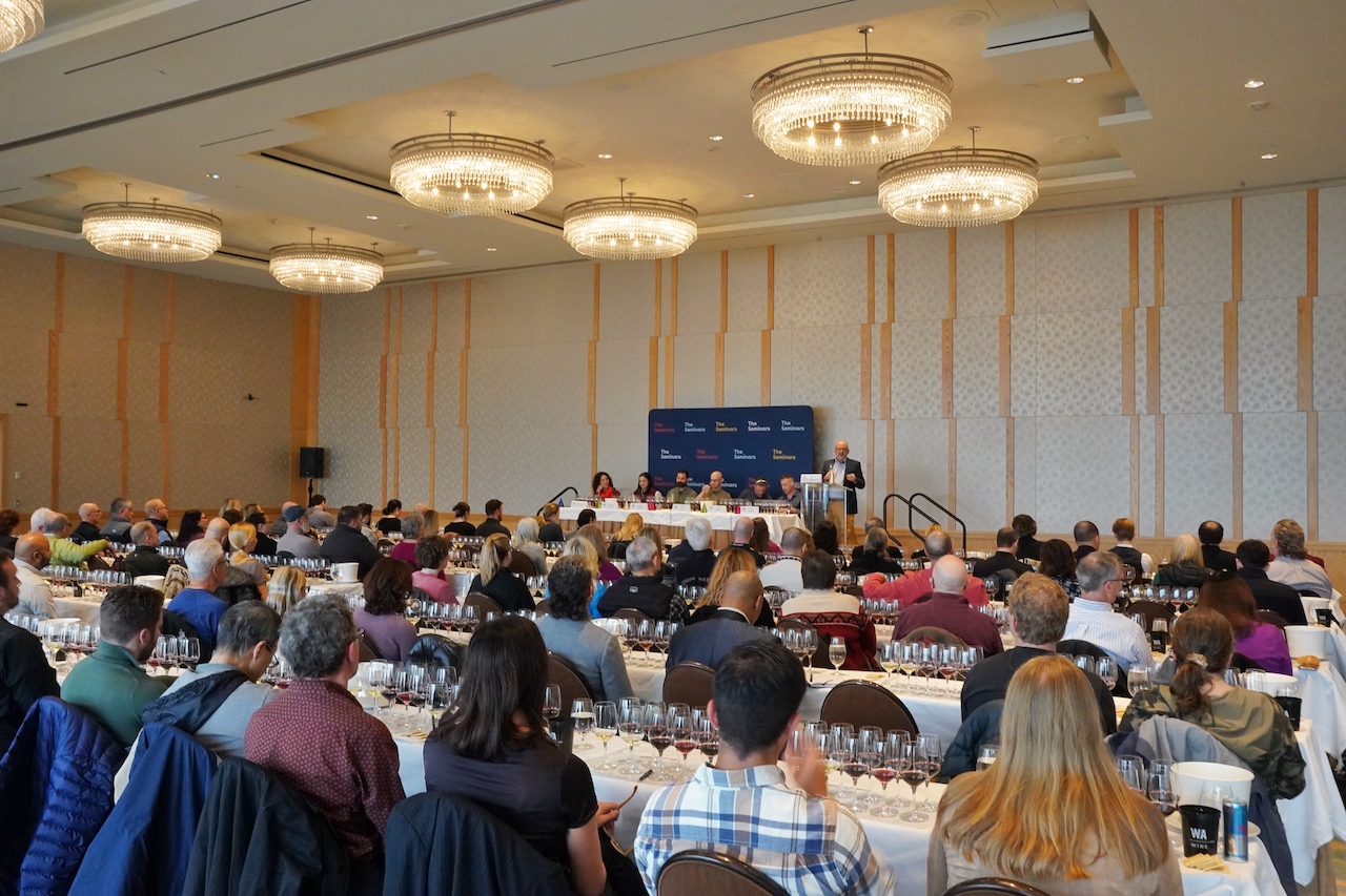 Parallel zum Gourmet-Event finden auch Seminare zum Thema Wein statt, hier kann man sich Fachpublikum ....