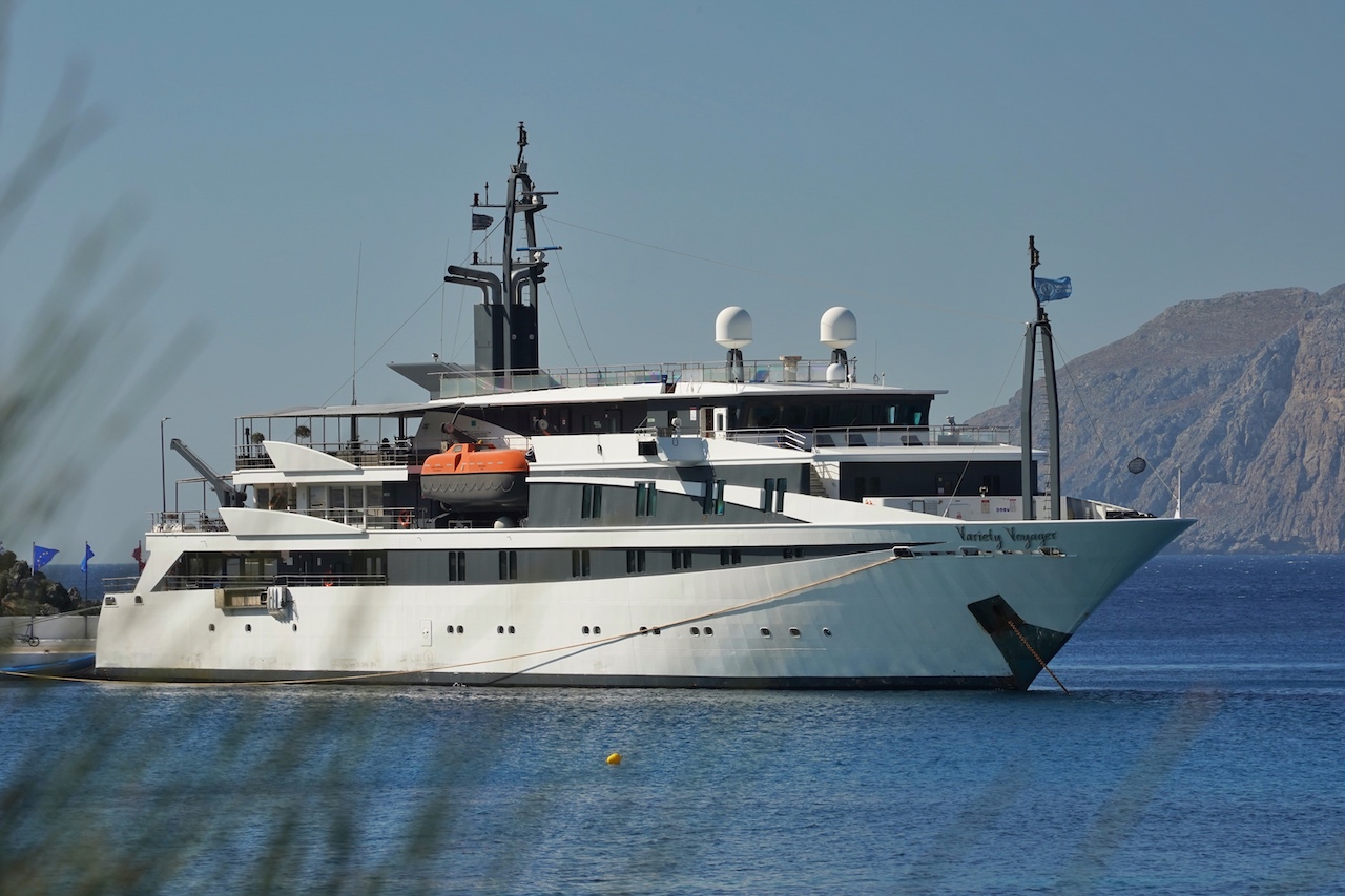 Mit der Mega Yacht Variety Voyager geht es auf Inselhopping-Tour durch Giechenland