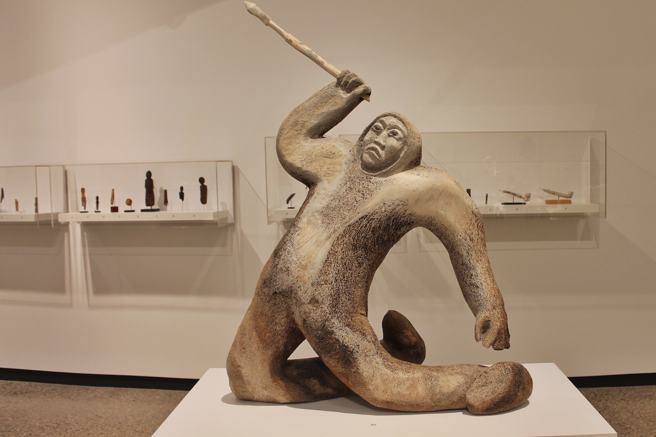Das innovative Museum Qaumajuq beherbergt die größte öffentliche Sammlung zeitgenössischer Inuit-Kunst