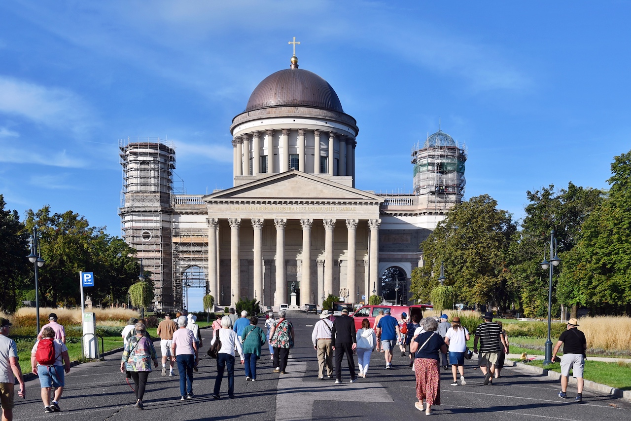 Aktuell wird die Kathedrale von Esztergom renoviert. Bald erstrahlt sie wieder in voller Schönheit