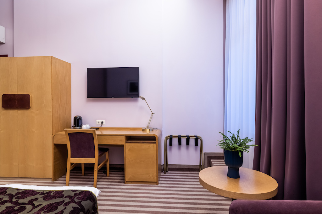 Foto eines Doppelzimmers im Hotel Soho. Ich hatte eine Suite, die aus Wohnzimmer, Schlafzimmer und Badezimmer mit eigener Sauna bestand