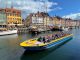 Die Ausflugsboote für Rundfahrten durch Kopenhagen starten am historischen Nyhavn